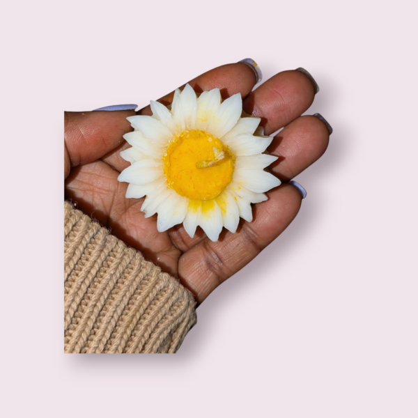 Bougie Gravée avec Fleur en Cire Moulée – Personnalisation Unique 🌸✨ – Image 2