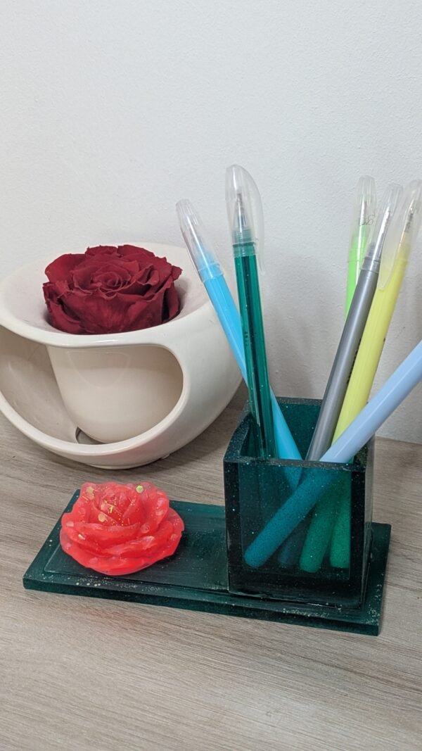 Pot à crayons fleur de résine