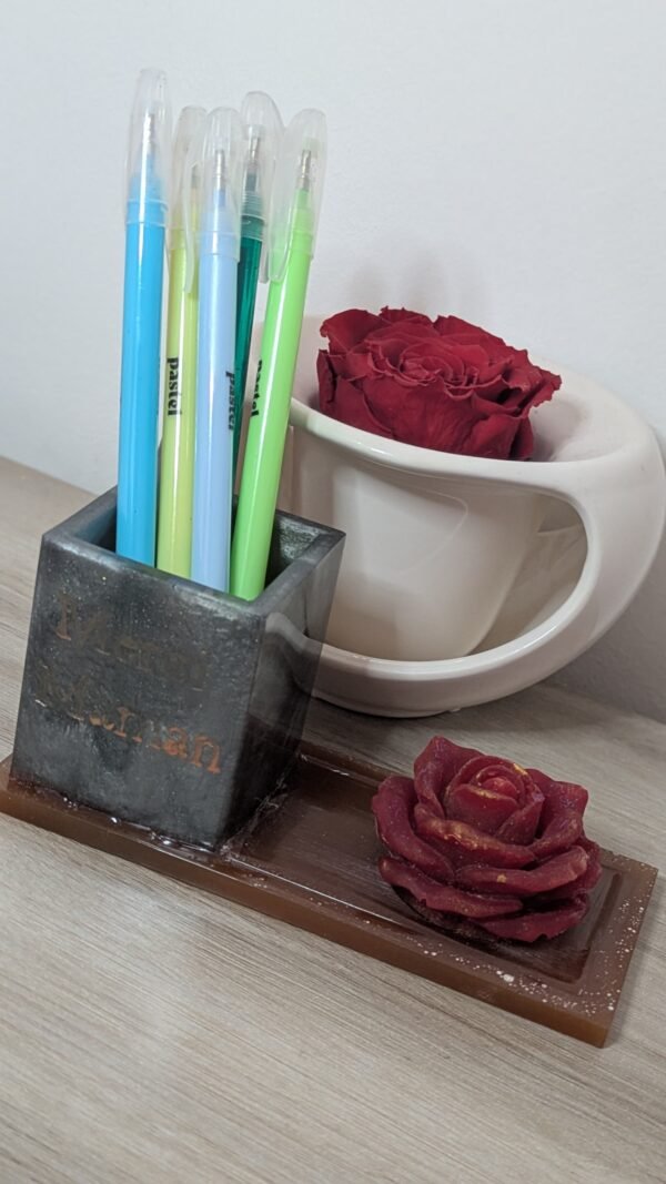 Pot à crayons fleur de résine – Image 2